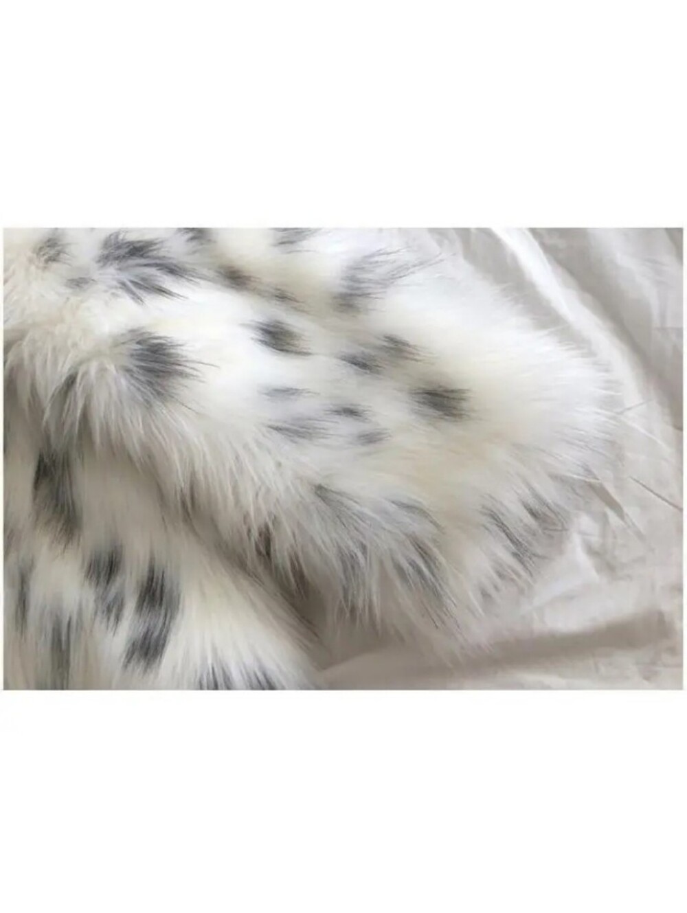 Black And White Leopard Print Women's Faux Fur Coat with Fashionable Long Collar - Picture 4 of 6